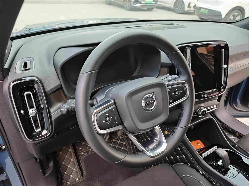 Volvo C40 — фото 13