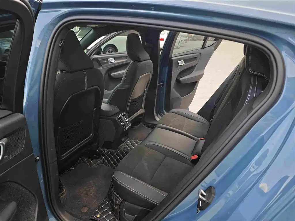 Volvo C40 — фото 7