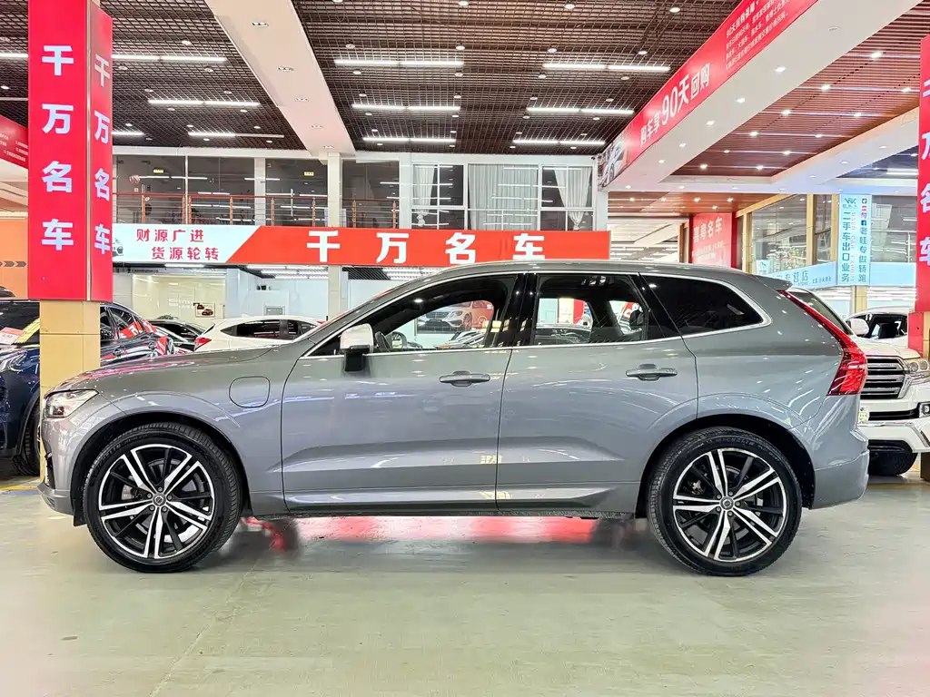 Volvo XC60 PHEV — фото 3