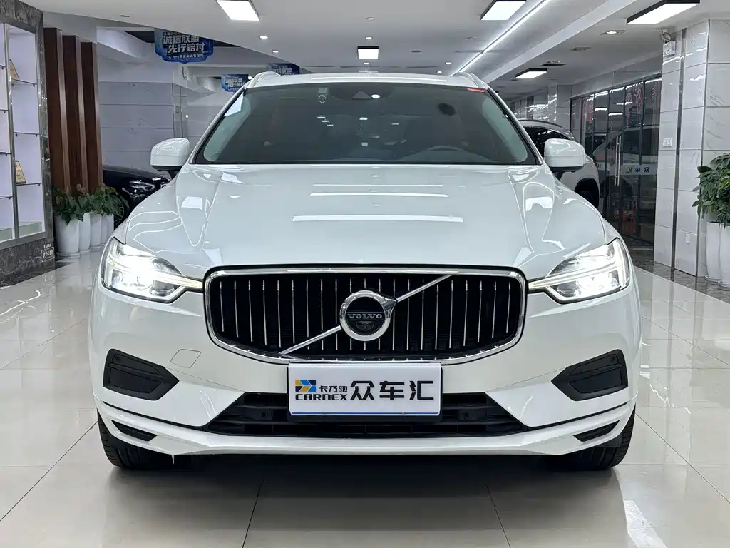Volvo XC60 — фото 2