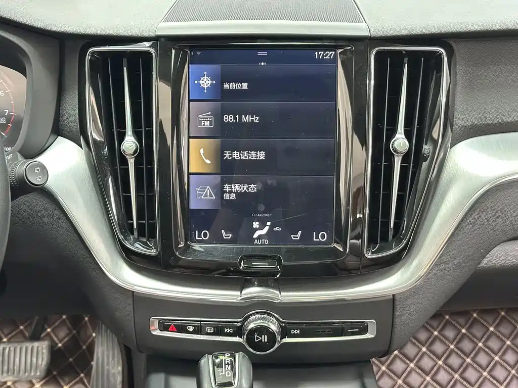 Volvo XC60 — фото 15