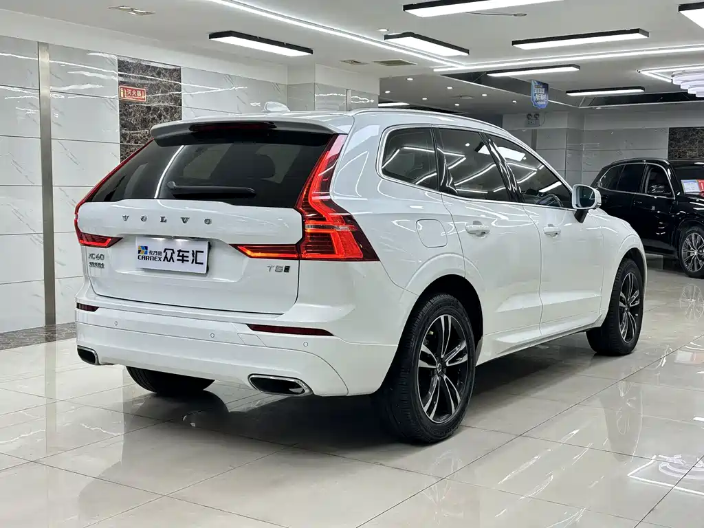 Volvo XC60 — фото 4