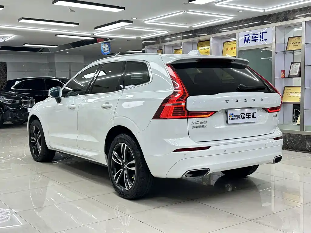 Volvo XC60 — фото 6