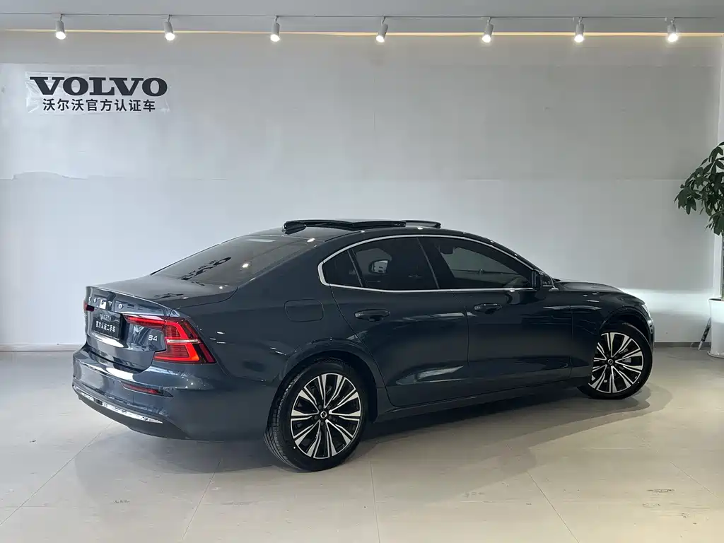 Volvo S60 — фото 4