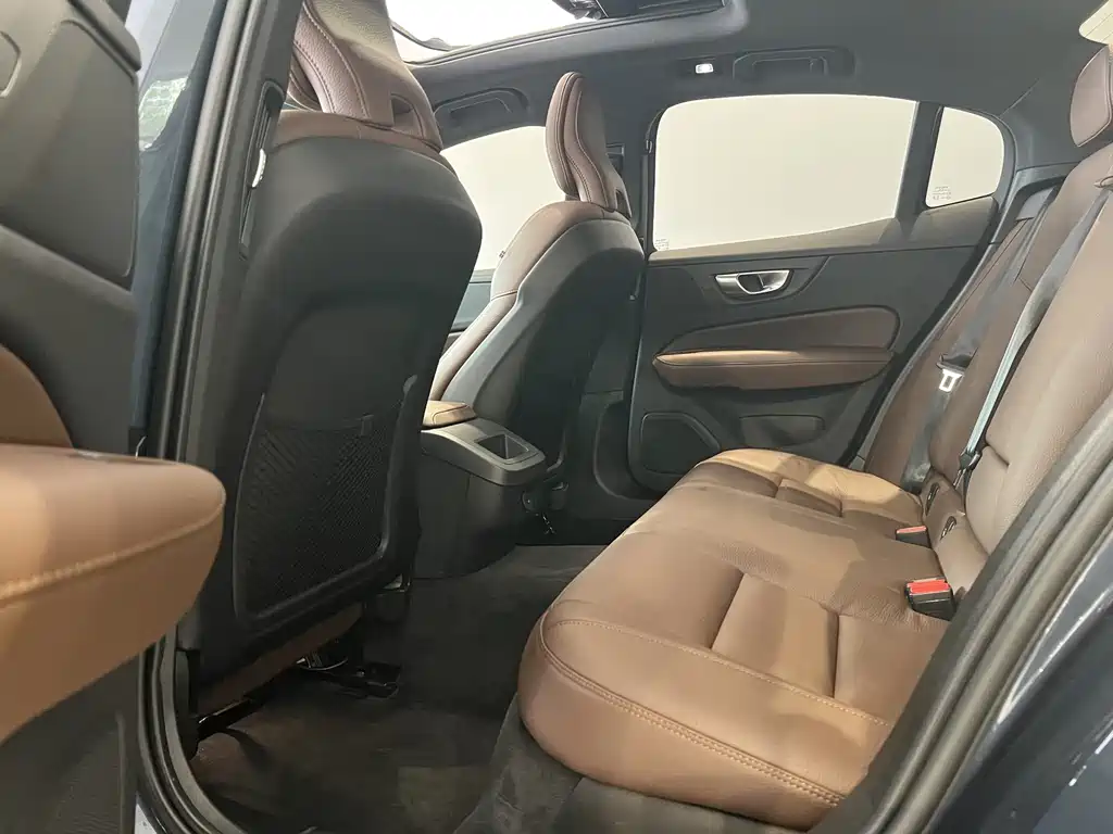 Volvo S60 — фото 10