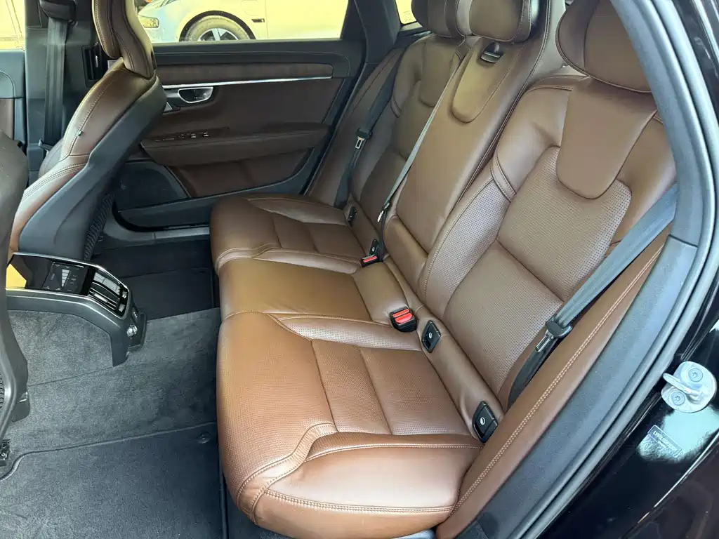 Volvo S90 — фото 18