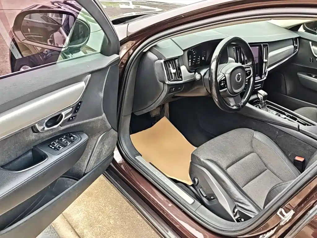 Volvo S90 — фото 16