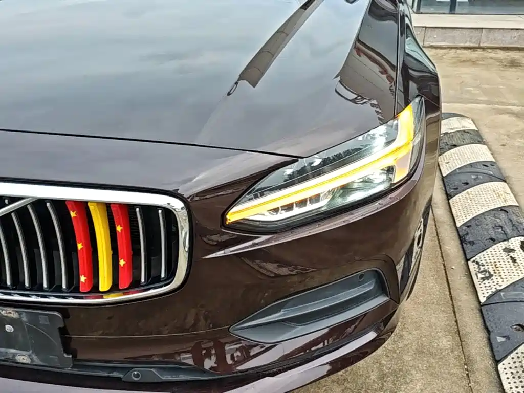 Volvo S90 — фото 24