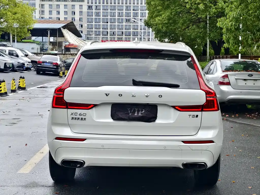 Volvo XC60 — фото 4