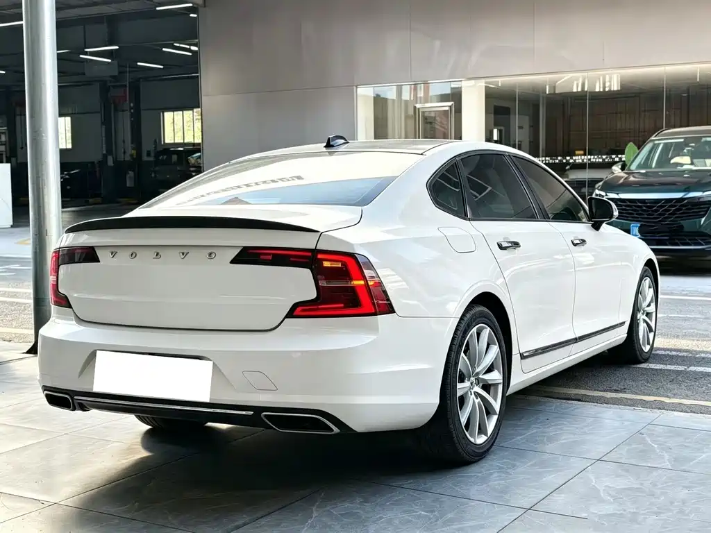 Volvo S90 — фото 9