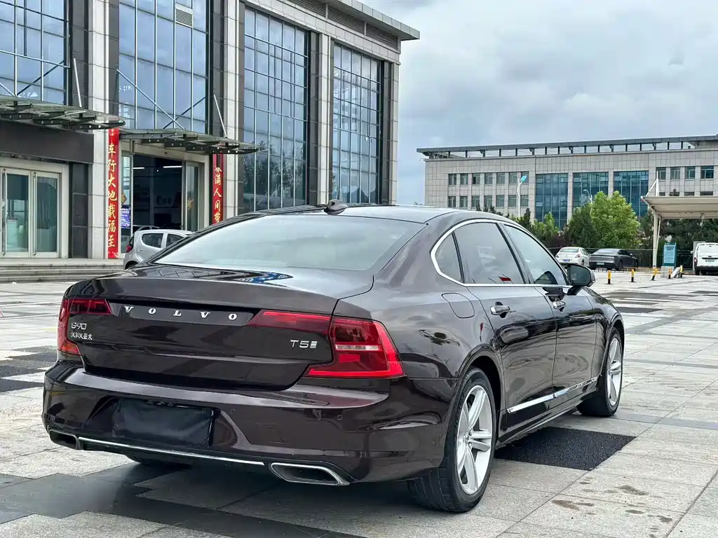 Volvo S90 — фото 6