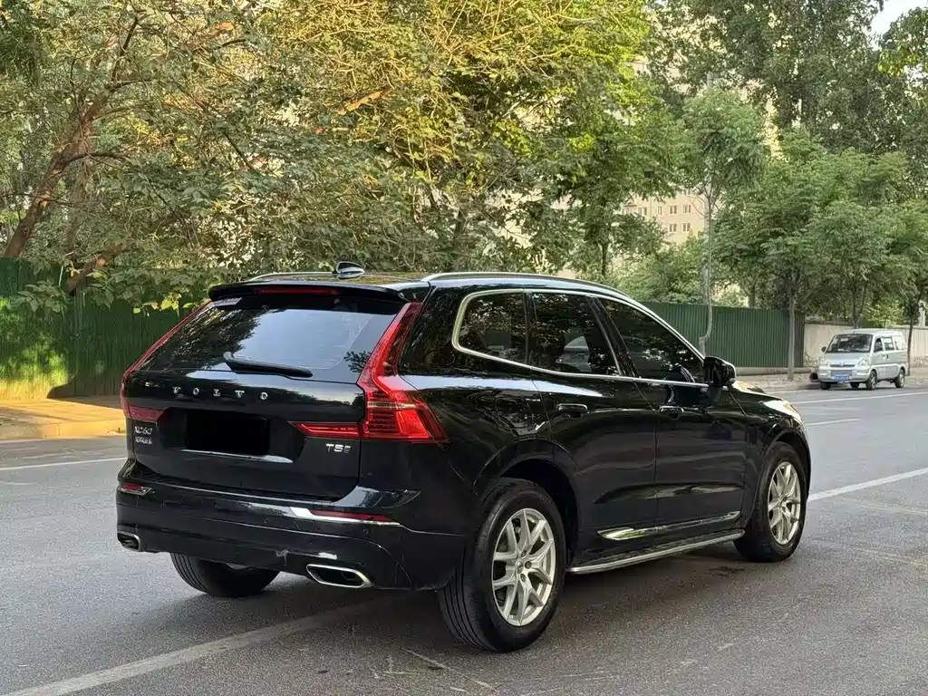 Volvo XC60 — фото 4