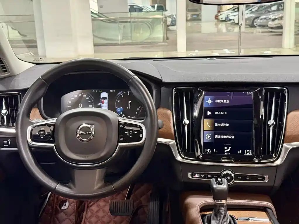 Volvo S90 — фото 10