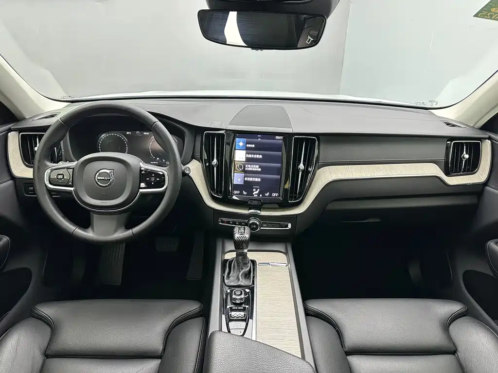 Volvo XC60 — фото 5