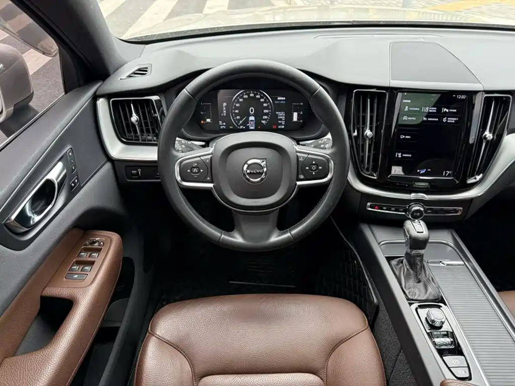 Volvo XC60 — фото 3