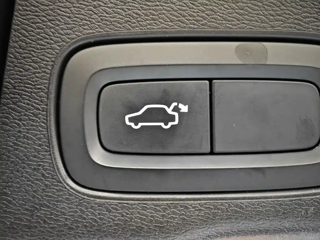Volvo XC60 — фото 11
