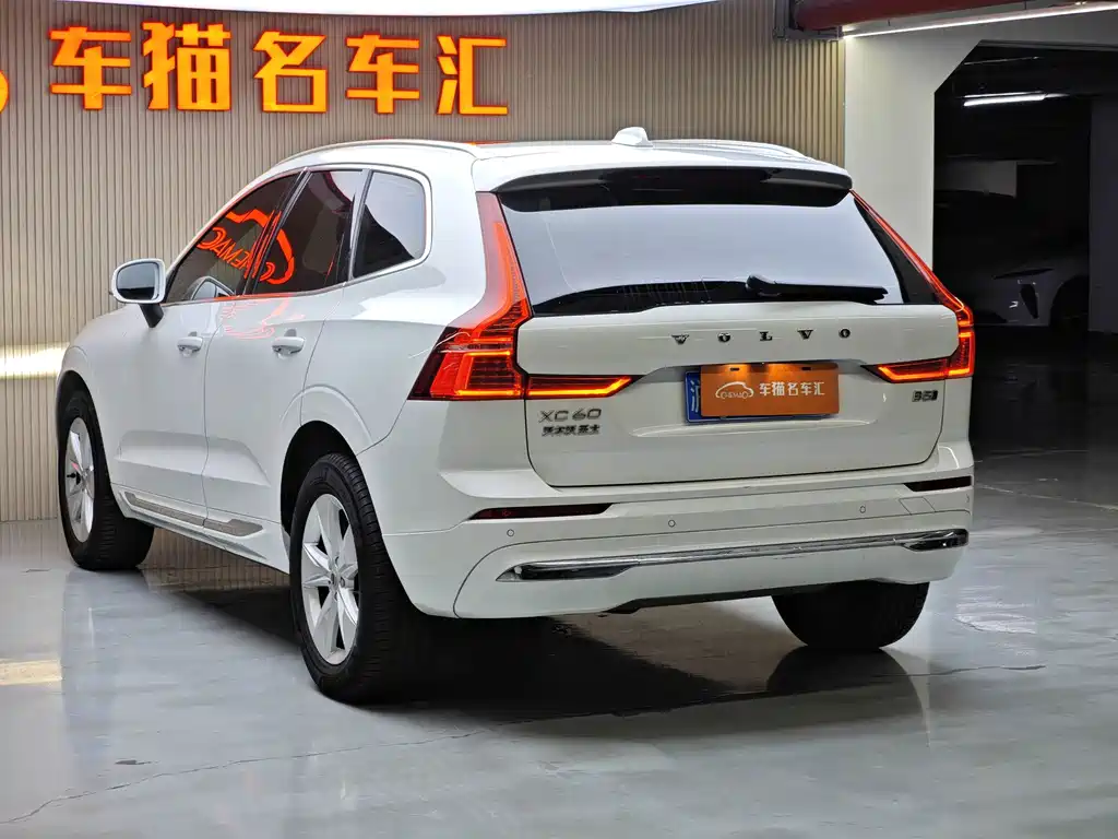 Volvo XC60 — фото 6