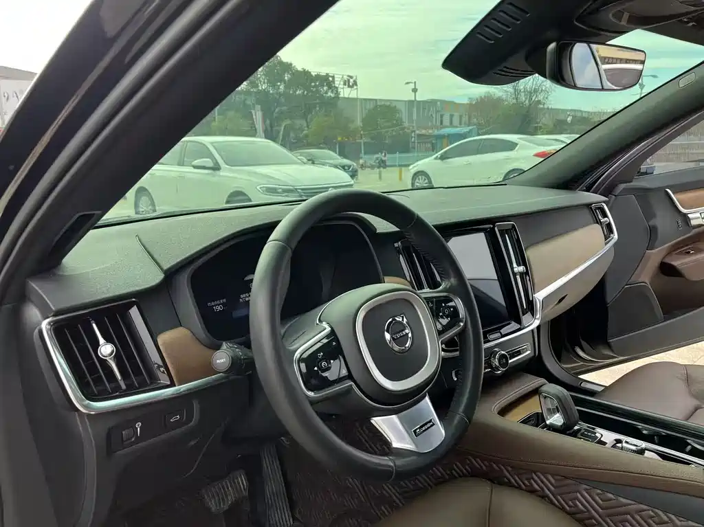 Volvo S90 — фото 11