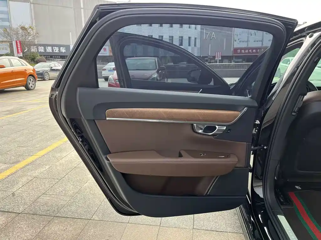 Volvo S90 — фото 14