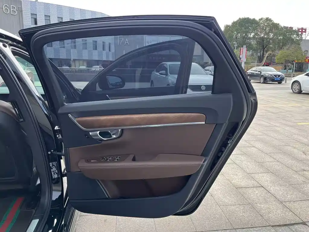 Volvo S90 — фото 20