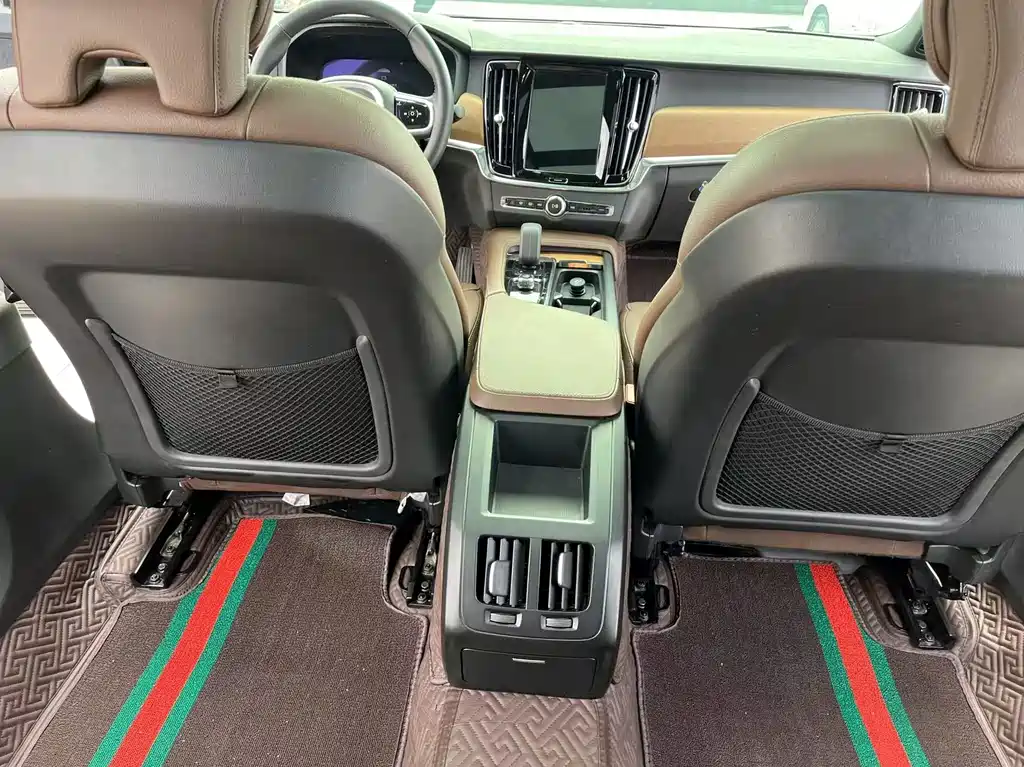 Volvo S90 — фото 23