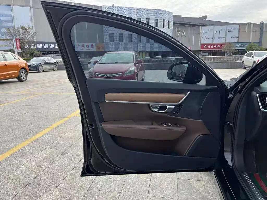 Volvo S90 — фото 10
