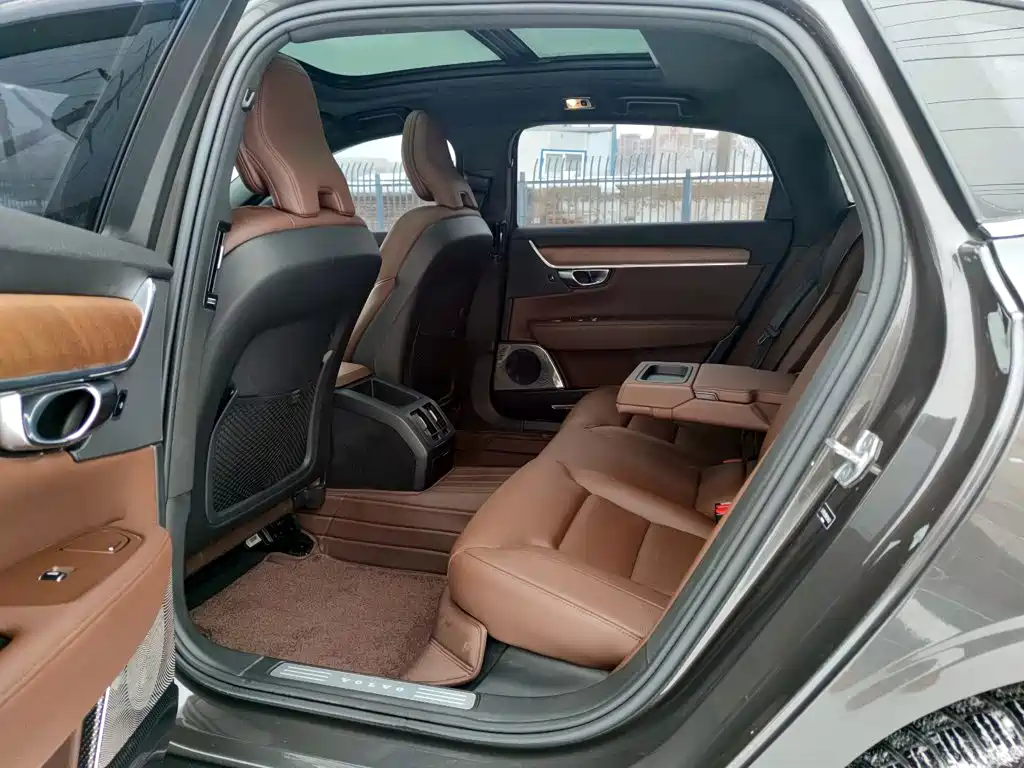 Volvo S90 — фото 10