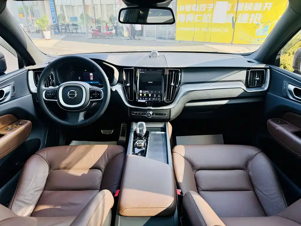 Volvo XC60 — фото 13