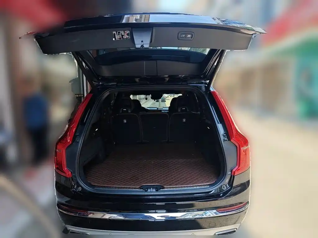 Volvo XC90 — фото 10