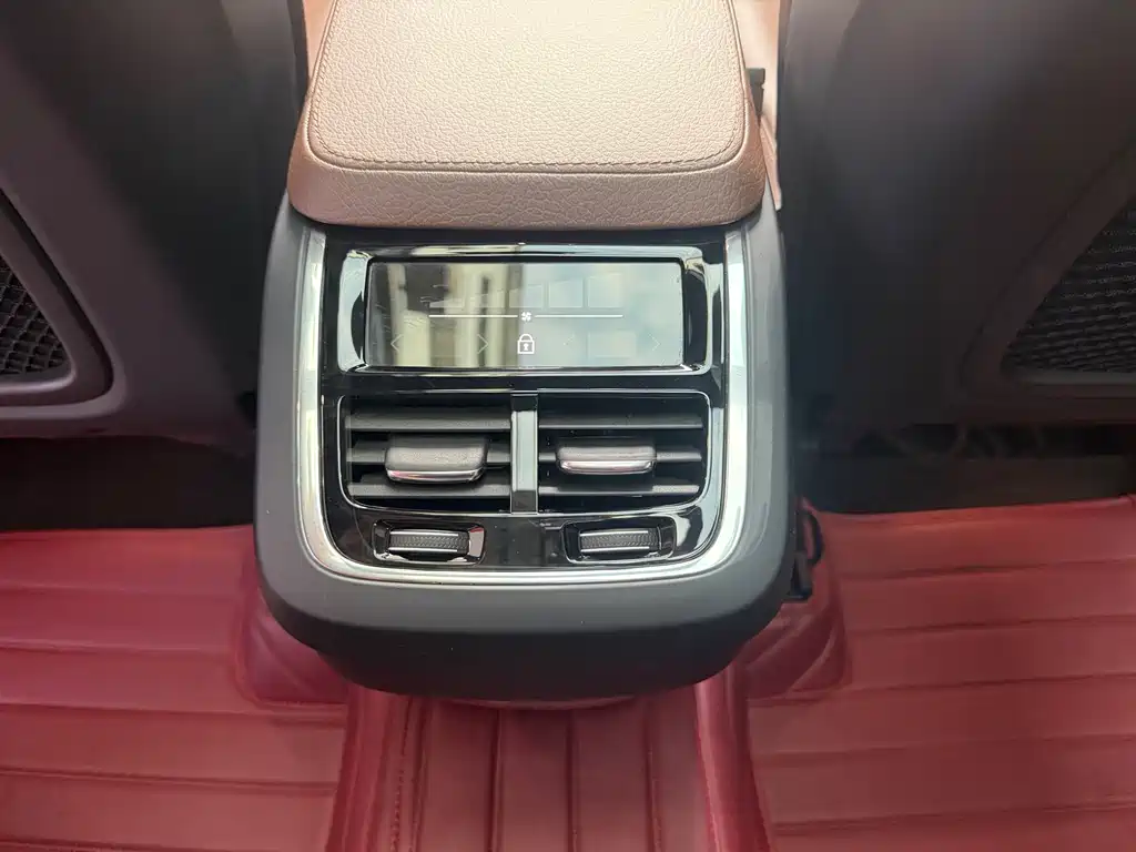 Volvo XC90 — фото 9