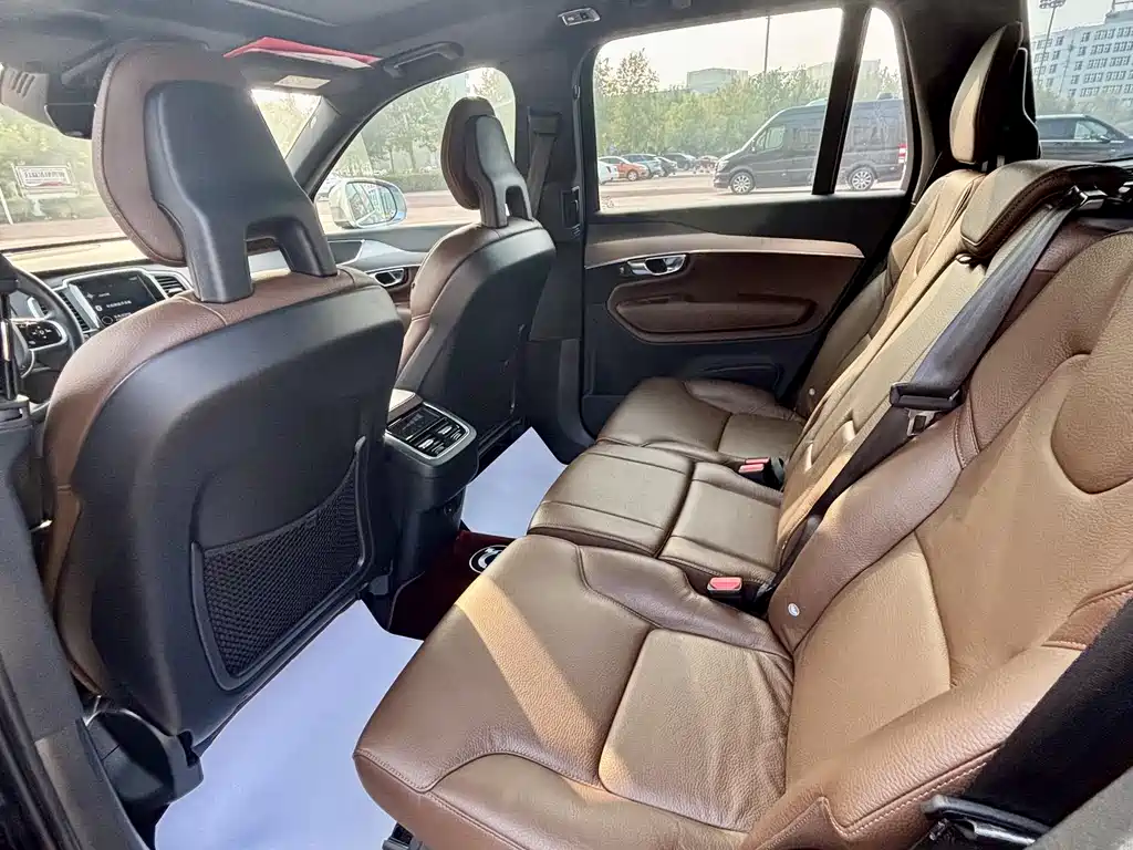Volvo XC90 — фото 11
