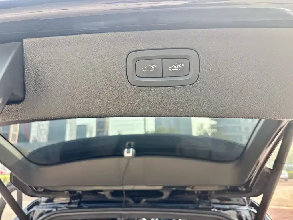 Volvo XC90 — фото 14