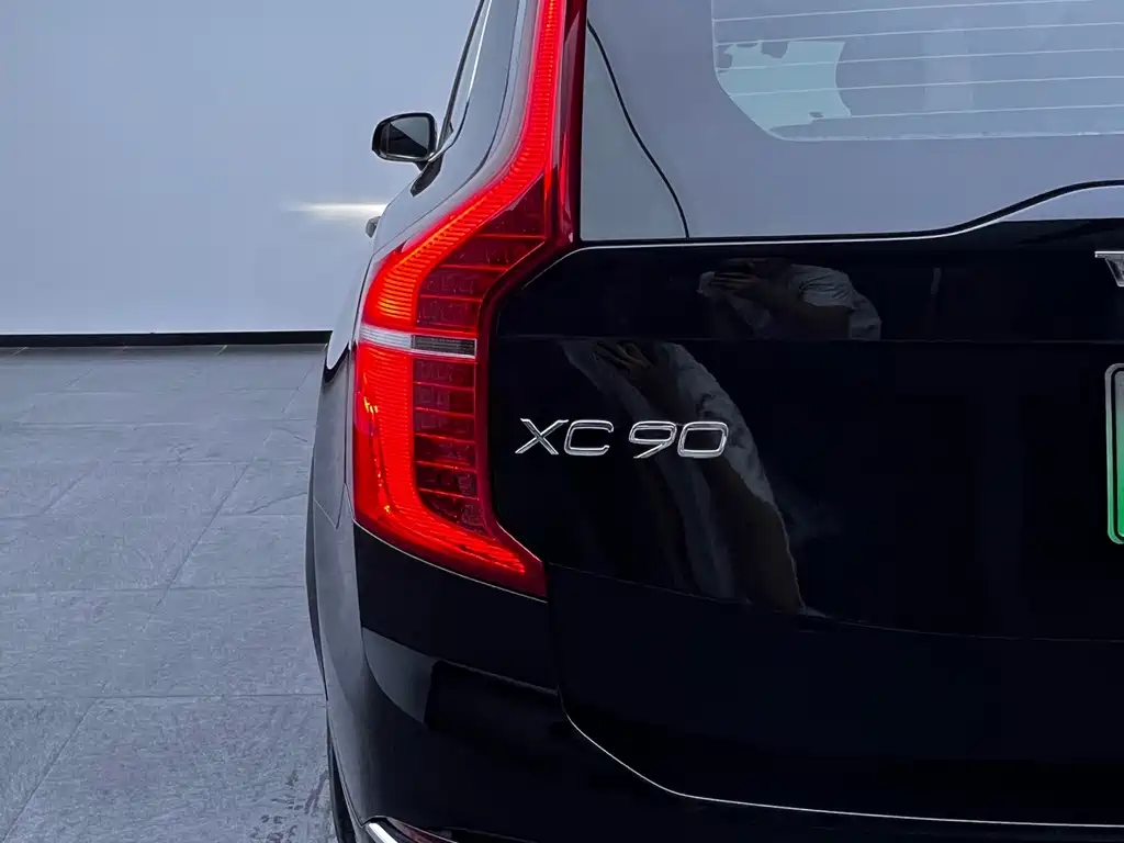 Volvo XC90 PHEV — фото 14