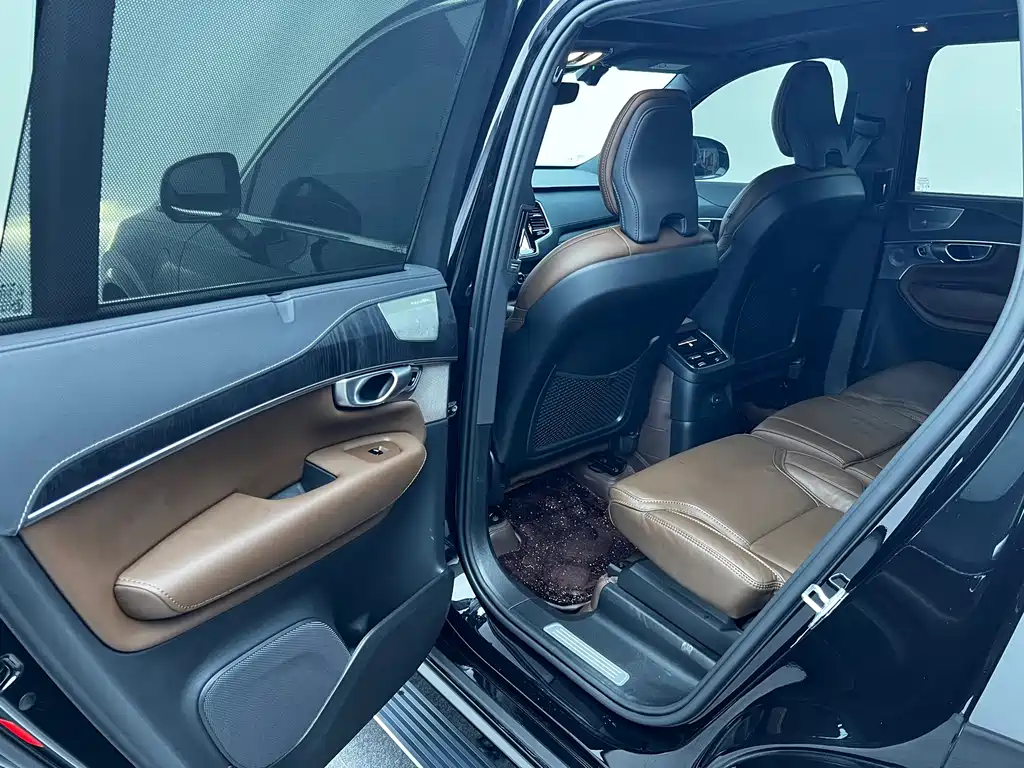 Volvo XC90 PHEV — фото 17