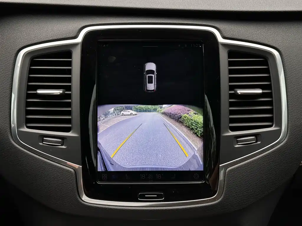 Volvo XC90 — фото 23