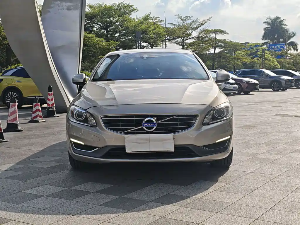 Volvo S60 — фото 2