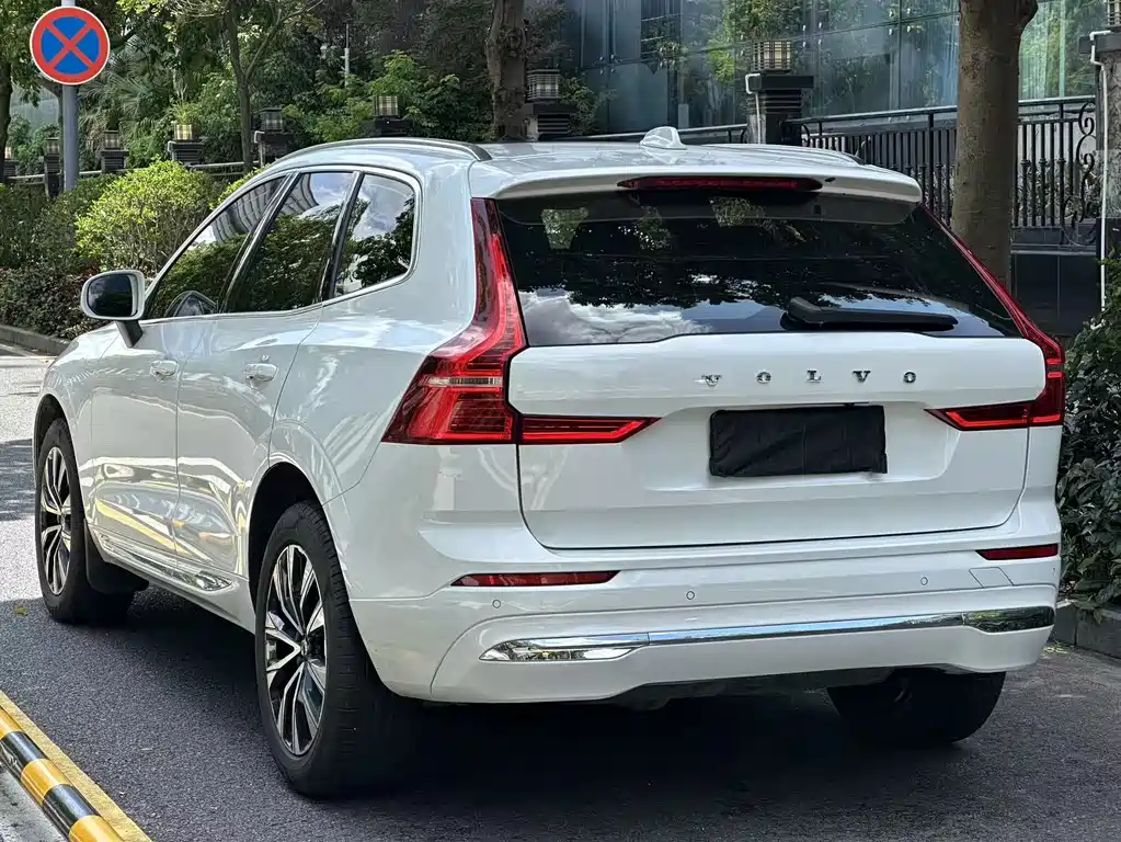 Volvo XC60 — фото 9