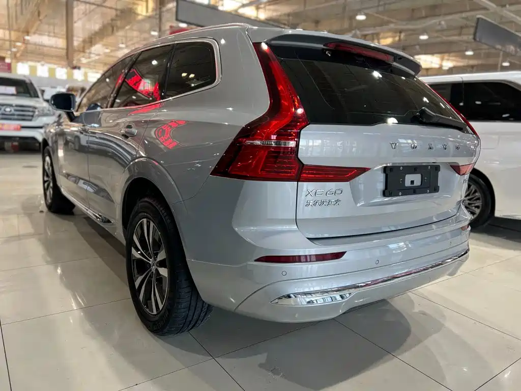 Volvo XC60 — фото 5