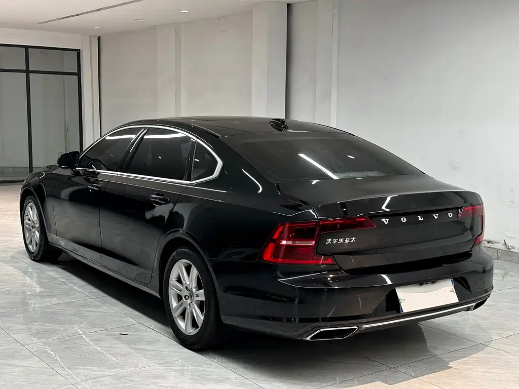 Volvo S90 — фото 4
