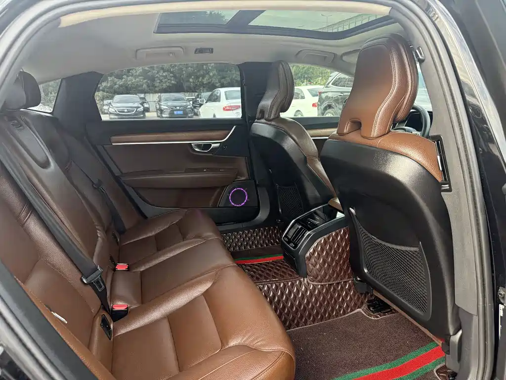 Volvo S90 — фото 10