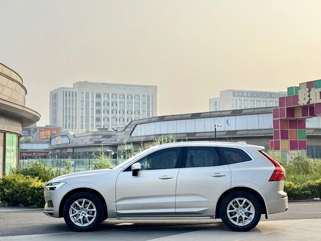 Volvo XC60 — фото 4