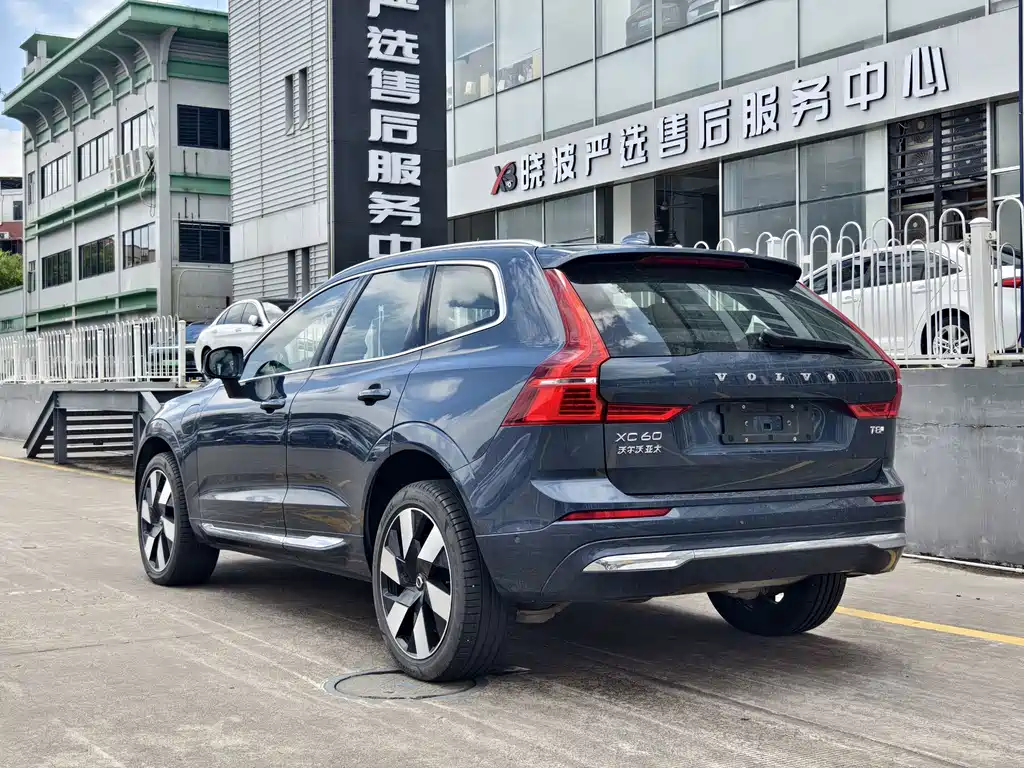 Volvo XC60 PHEV — фото 3