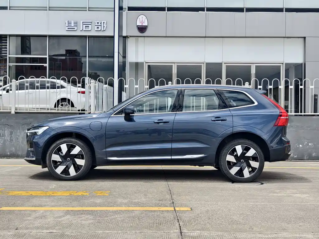 Volvo XC60 PHEV — фото 4