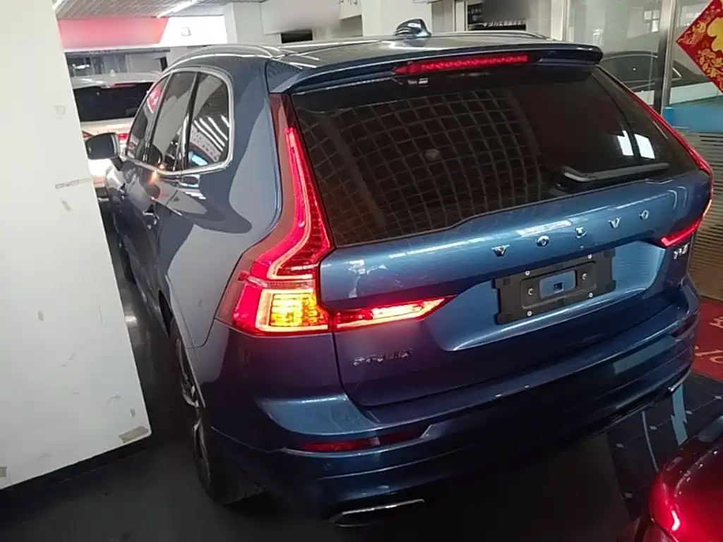 Volvo XC60 — фото 23