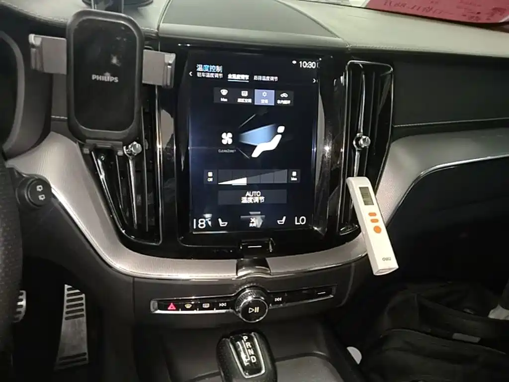 Volvo XC60 — фото 9
