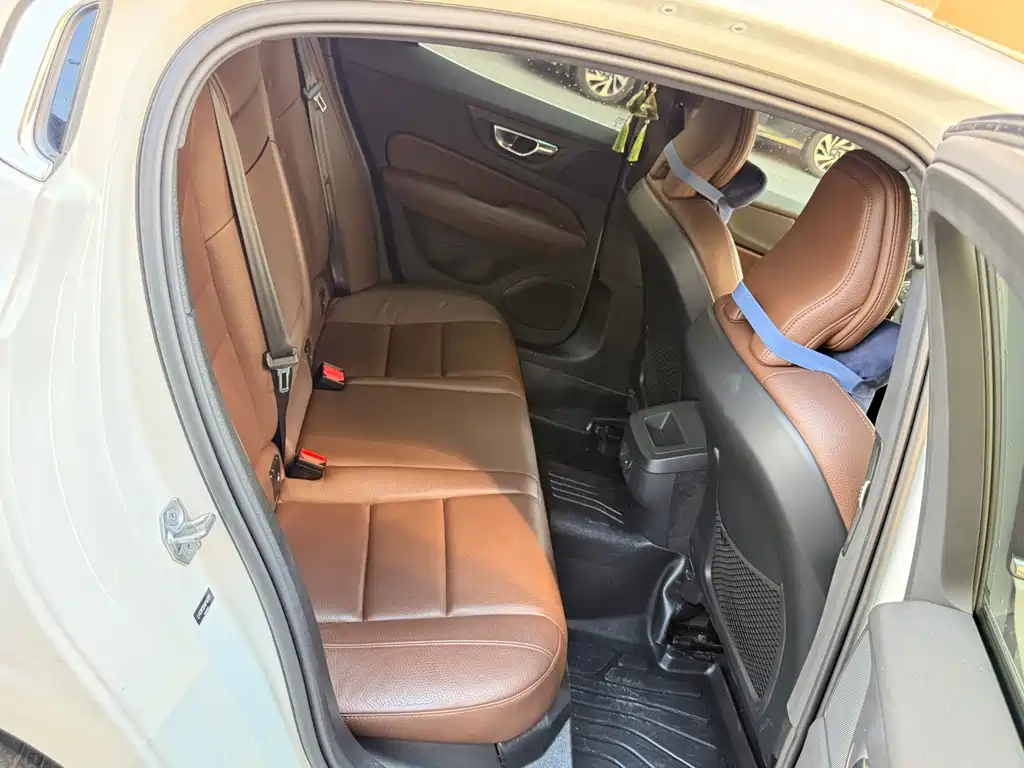 Volvo S60 — фото 11