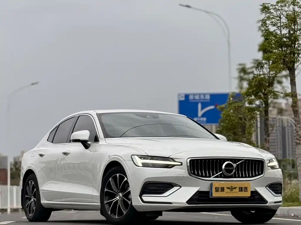 Volvo S60 — фото 13