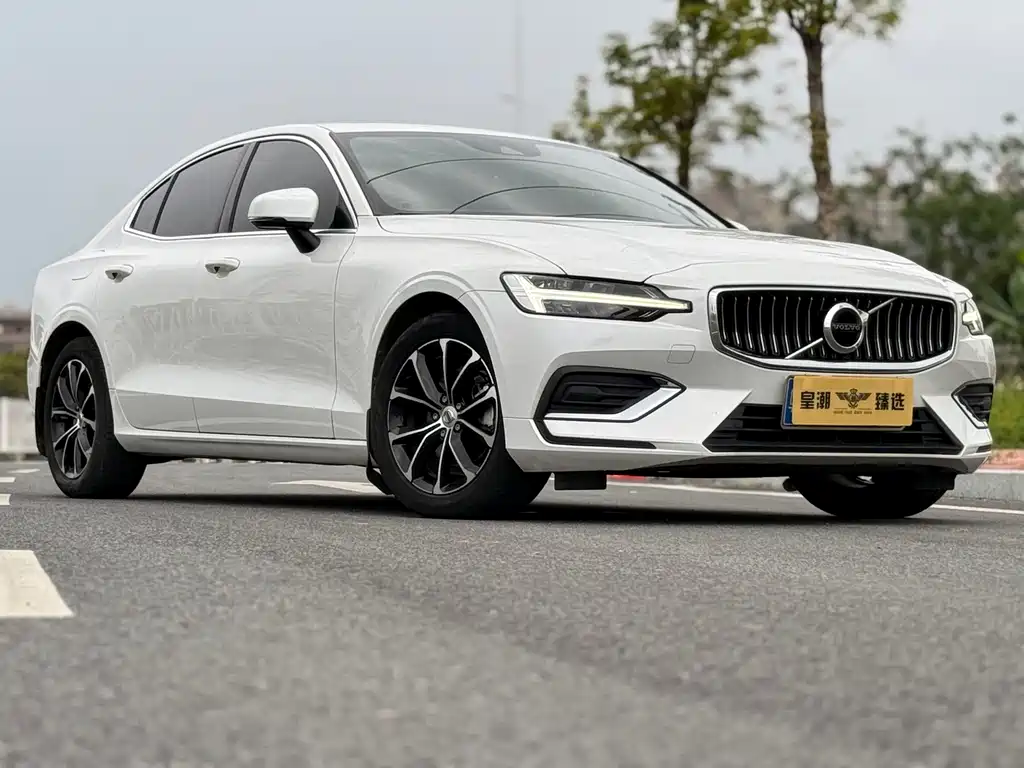Volvo S60 — фото 14