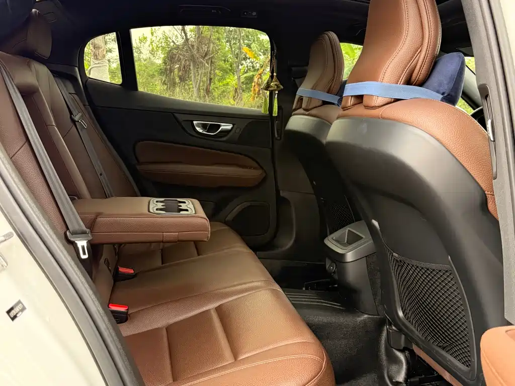 Volvo S60 — фото 17