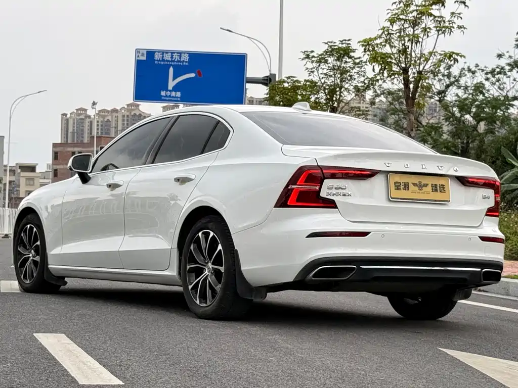 Volvo S60 — фото 18